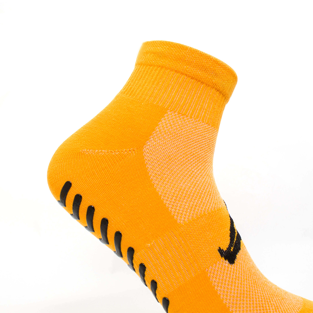 Non slip skid socks for women men slipper socks with grippers for anti-slip trampoline socks